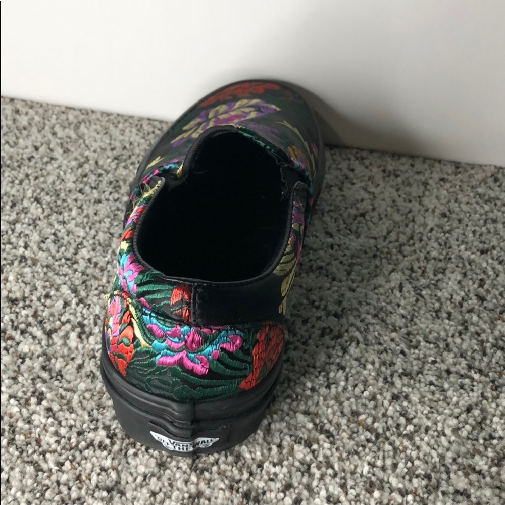 Vans - Picture 4 of 9